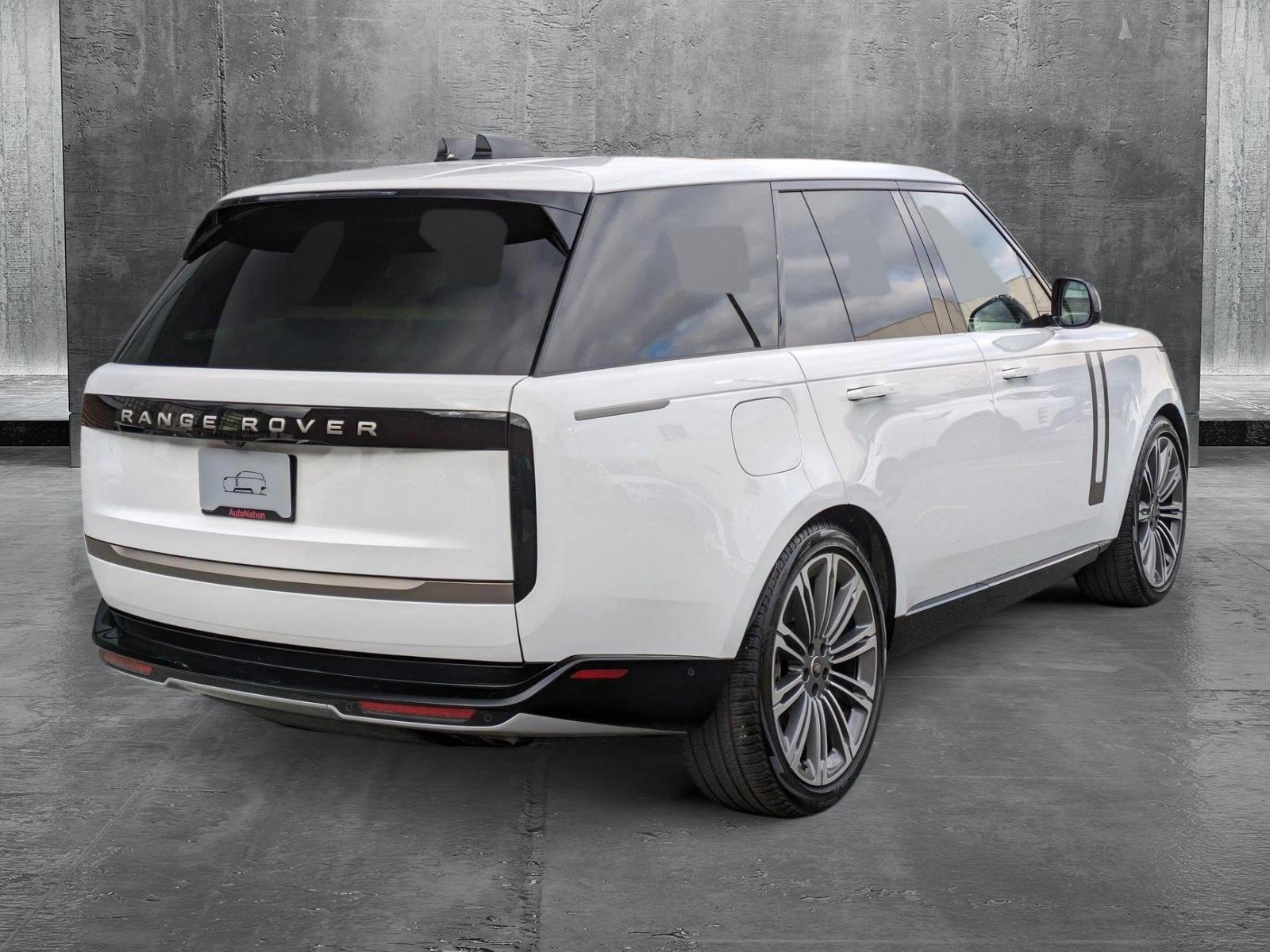 2024 Land Rover Range Rover Vehicle Photo in Bethesda, MD 20852