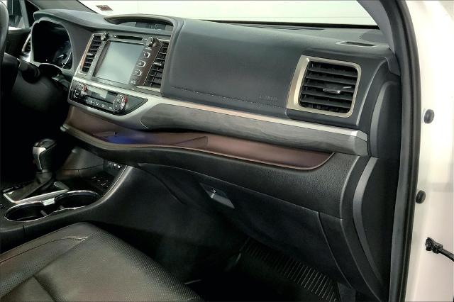 2019 Toyota Highlander Vehicle Photo in Lees Summit, MO 64086