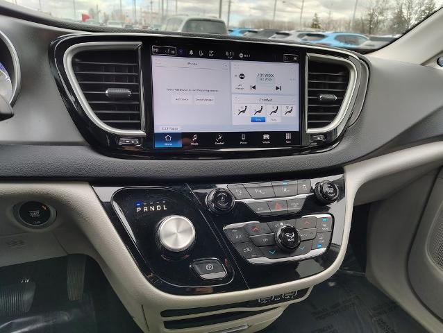 2023 Chrysler Pacifica Vehicle Photo in GREEN BAY, WI 54304-5303