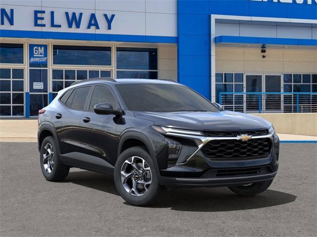 2025 Chevrolet Trax Vehicle Photo in ENGLEWOOD, CO 80113-6708