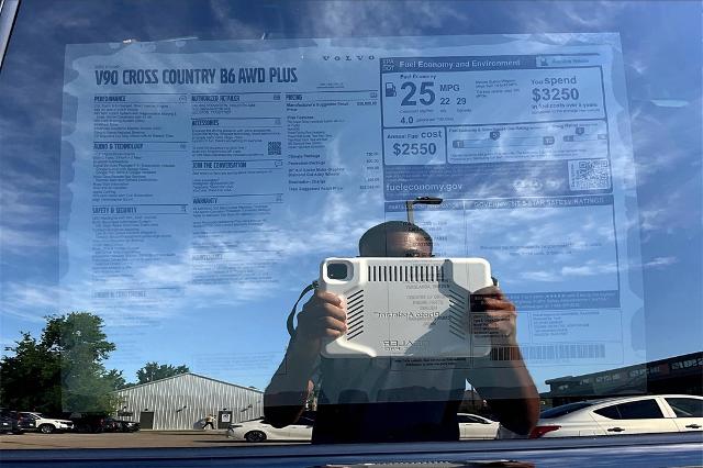 2025 Volvo V90 Cross Country Vehicle Photo in Houston, TX 77007