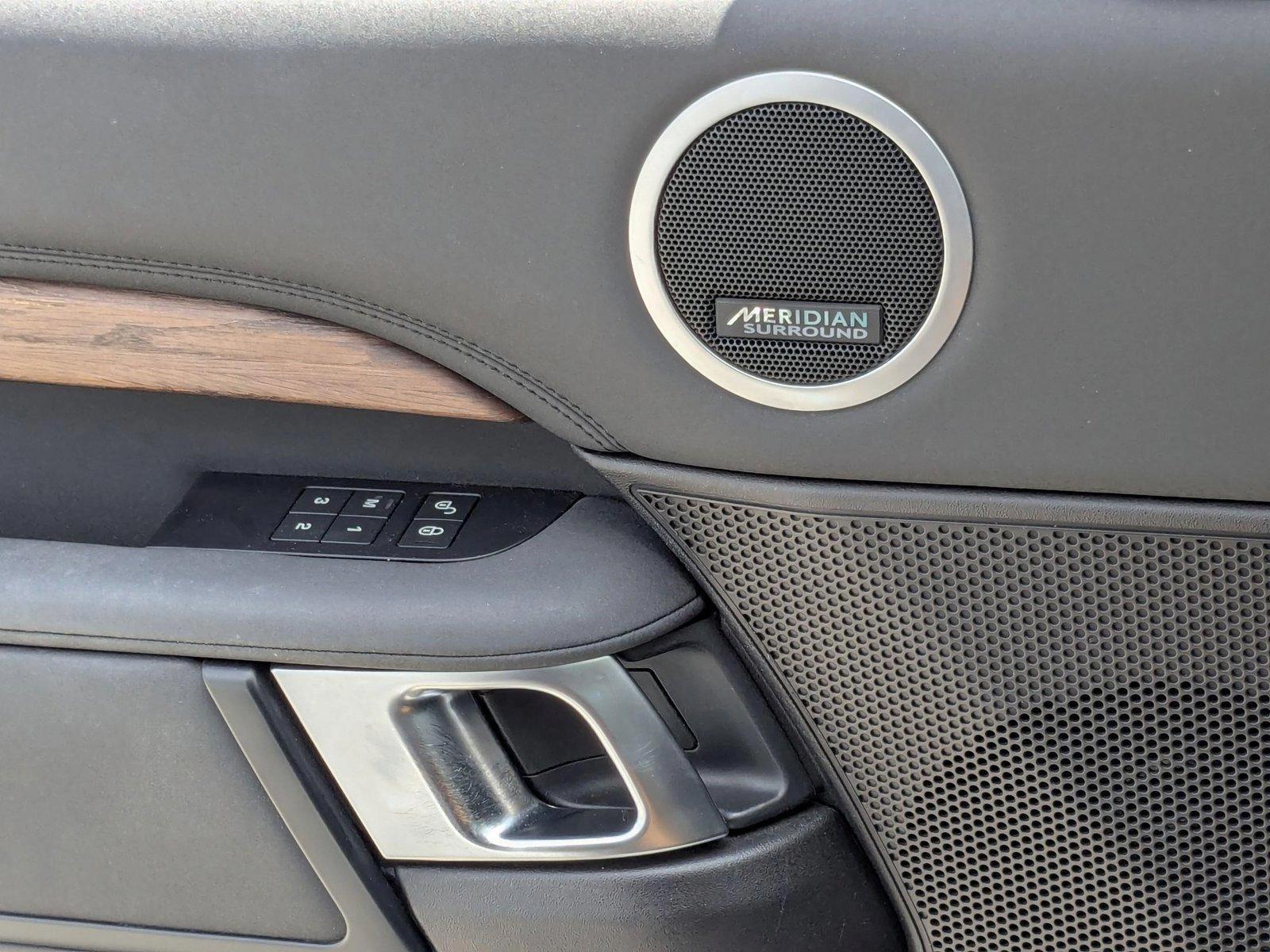 2018 Land Rover Discovery Vehicle Photo in Miami, FL 33169