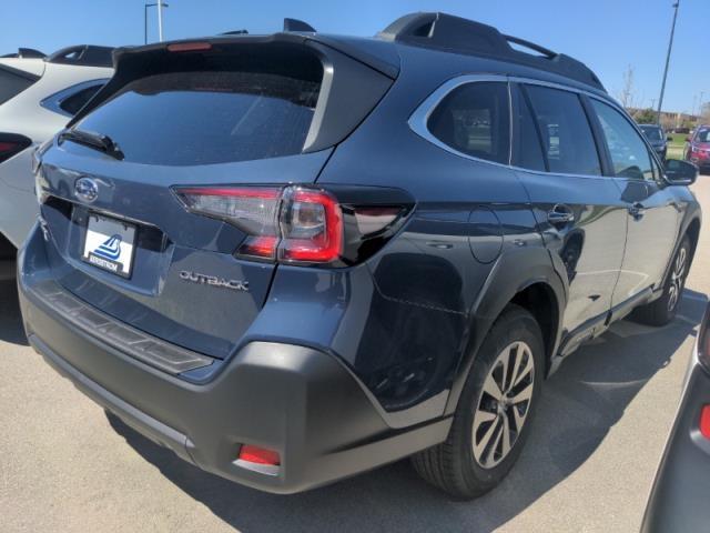 2025 Subaru Outback Vehicle Photo in Green Bay, WI 54304