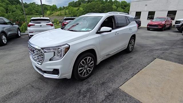 2024 GMC Terrain Vehicle Photo in Pleasant Hills, PA 15236