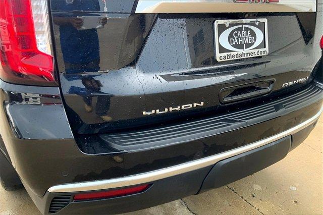2021 GMC Yukon XL Vehicle Photo in TOPEKA, KS 66609-0000
