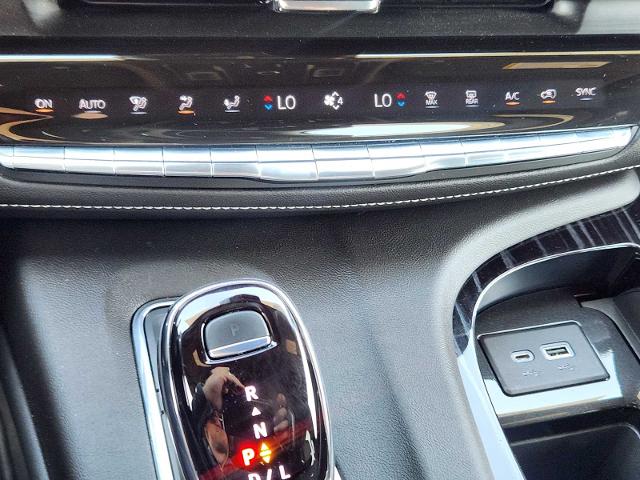 2022 Cadillac Escalade Vehicle Photo in DENTON, TX 76210-9321