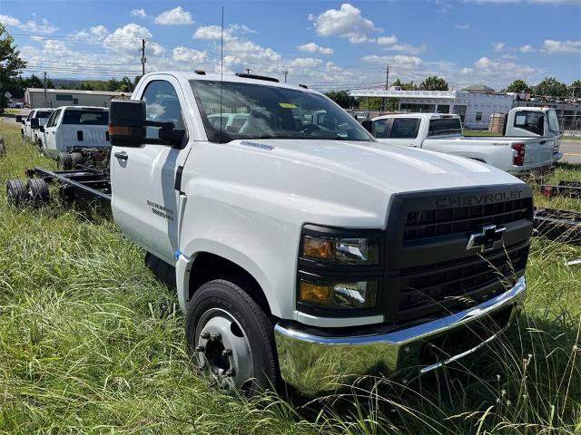 2023 Chevrolet Silverado 5500 HD Vehicle Photo in ALCOA, TN 37701-3235