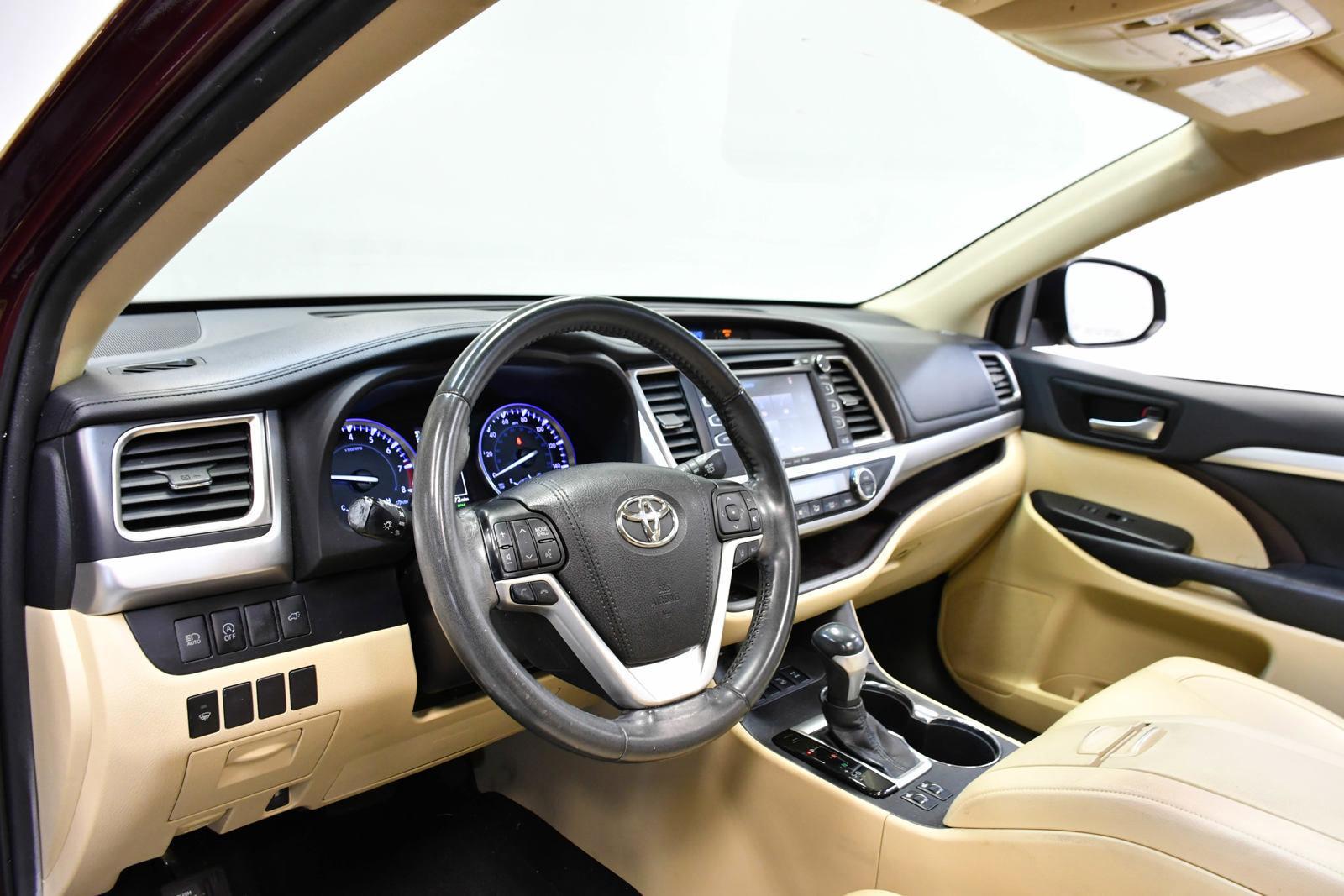 2019 Toyota Highlander Vehicle Photo in DALLAS, TX 75235