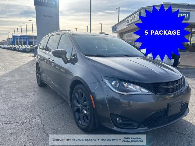 Used 2018 Chrysler Pacifica Touring L Plus with VIN 2C4RC1EG0JR351721 for sale in Kansas City