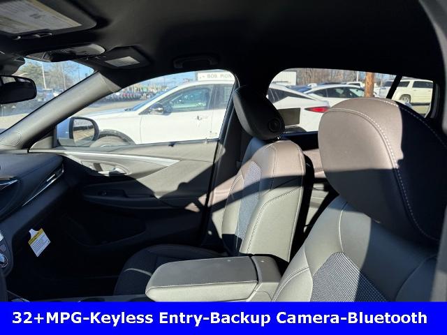 2025 Buick Envista Vehicle Photo in CHICOPEE, MA 01020-5001