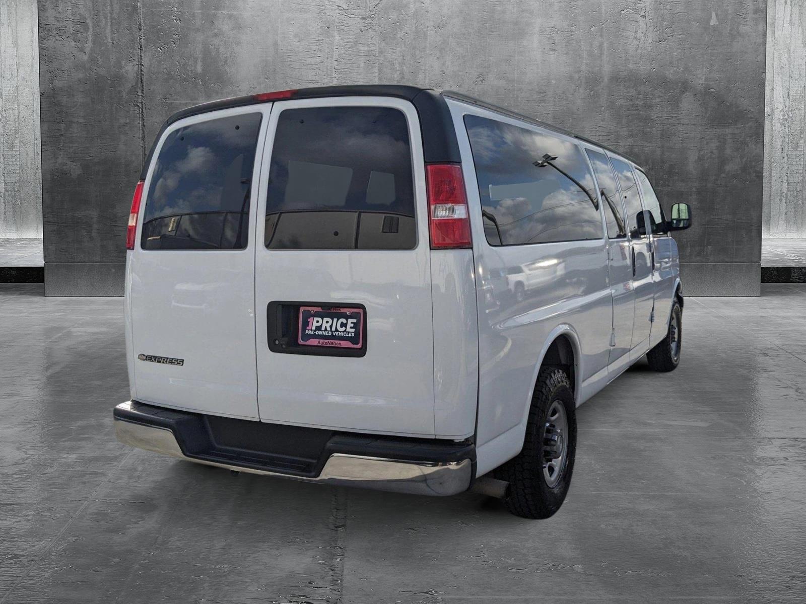 2019 Chevrolet Express Passenger Vehicle Photo in MIAMI, FL 33172-3015