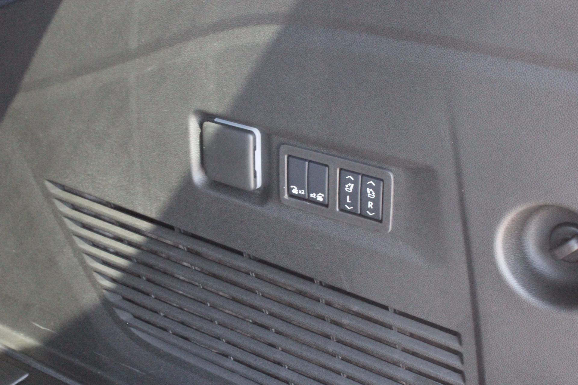 2025 GMC Yukon XL Vehicle Photo in AURORA, CO 80012-4011
