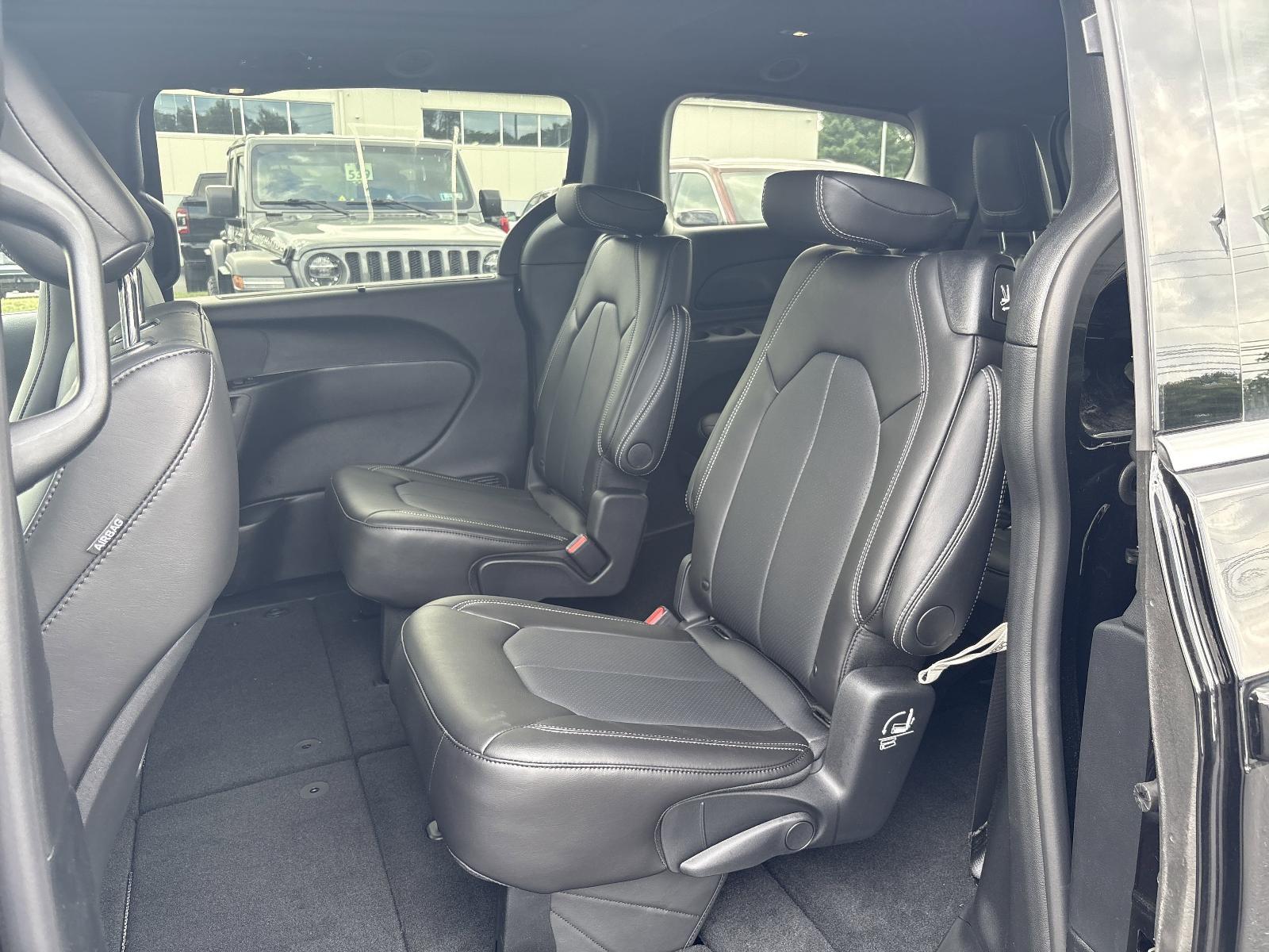 2025 Chrysler Pacifica Vehicle Photo in Mechanicsburg, PA 17050-1707