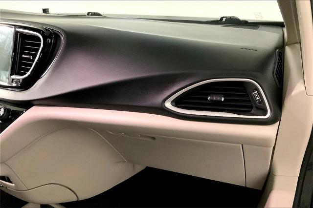 2022 Chrysler Pacifica Vehicle Photo in Lees Summit, MO 64086