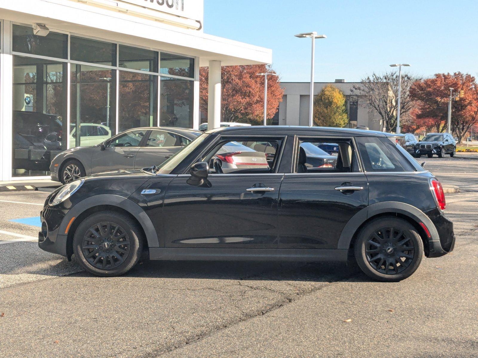 2015 MINI Cooper S Hardtop 4 Door Vehicle Photo in Towson, MD 21204