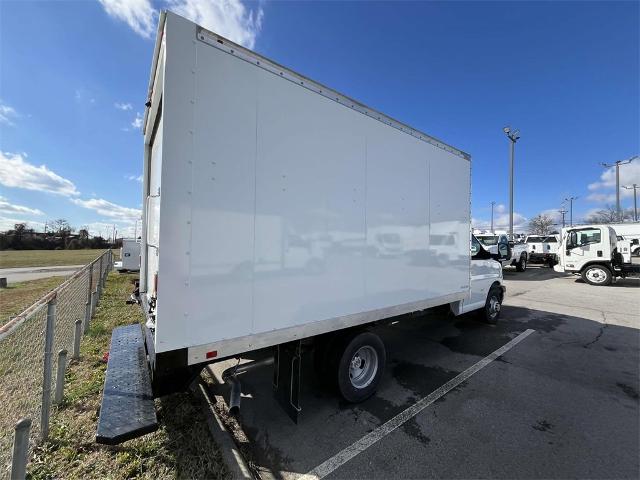 2024 Chevrolet Express Cutaway 3500 Vehicle Photo in ALCOA, TN 37701-3235