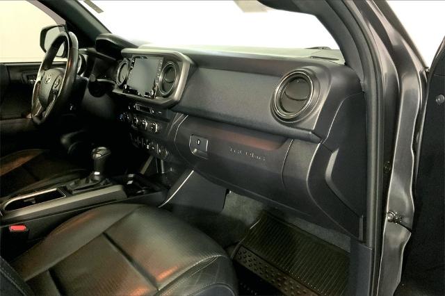 2020 Toyota Tacoma 4WD Vehicle Photo in Kansas City, MO 64114