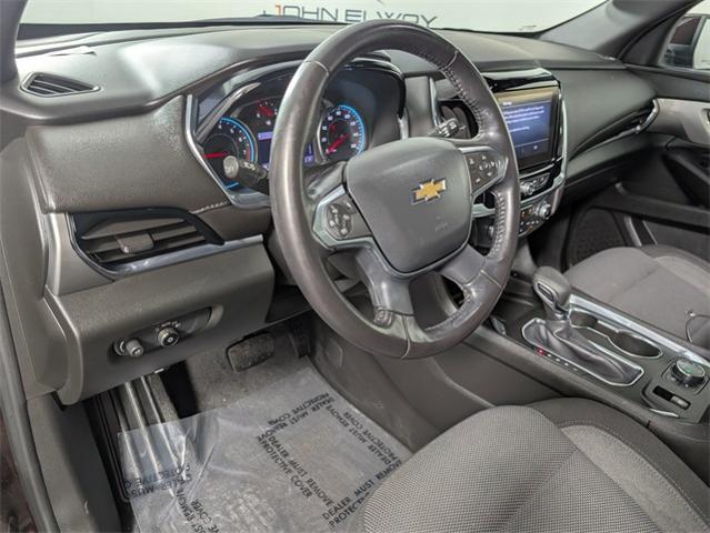 2022 Chevrolet Traverse Vehicle Photo in ENGLEWOOD, CO 80113-6708