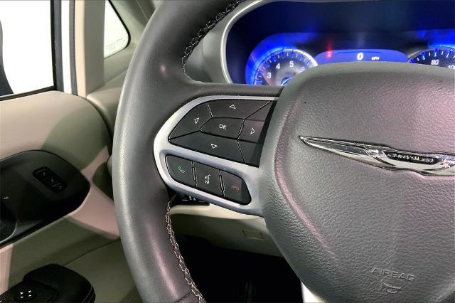 2023 Chrysler Pacifica Vehicle Photo in Lees Summit, MO 64086