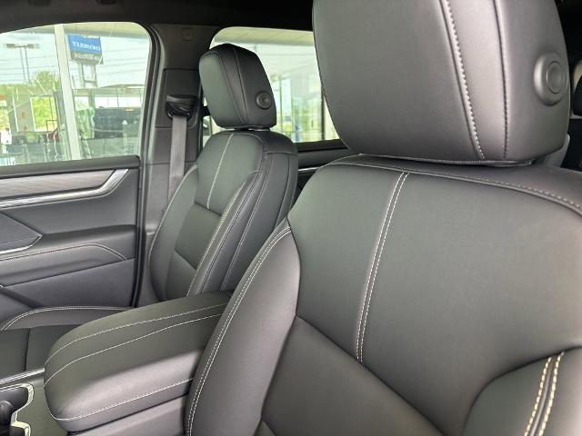 2024 GMC Acadia Vehicle Photo in MANHATTAN, KS 66502-5036