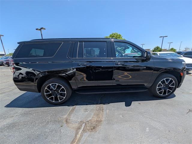 2023 Chevrolet Suburban Vehicle Photo in AURORA, CO 80012-4011