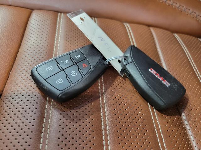2023 GMC Yukon XL Vehicle Photo in Neenah, WI 54956