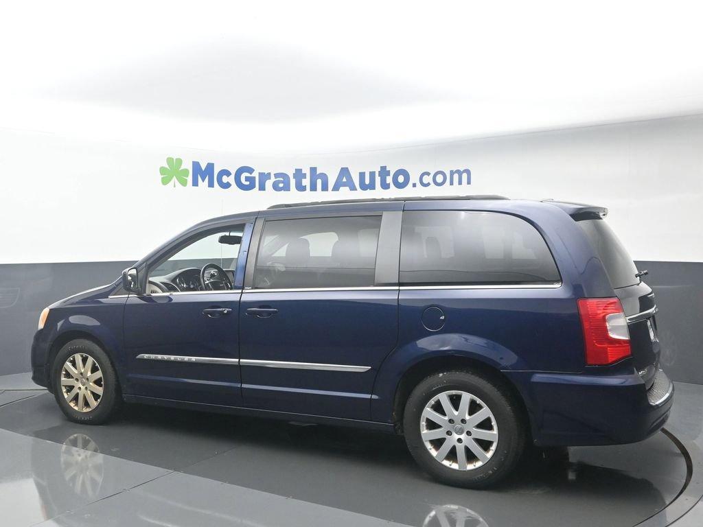 2014 Chrysler Town & Country Vehicle Photo in Cedar Rapids, IA 52402