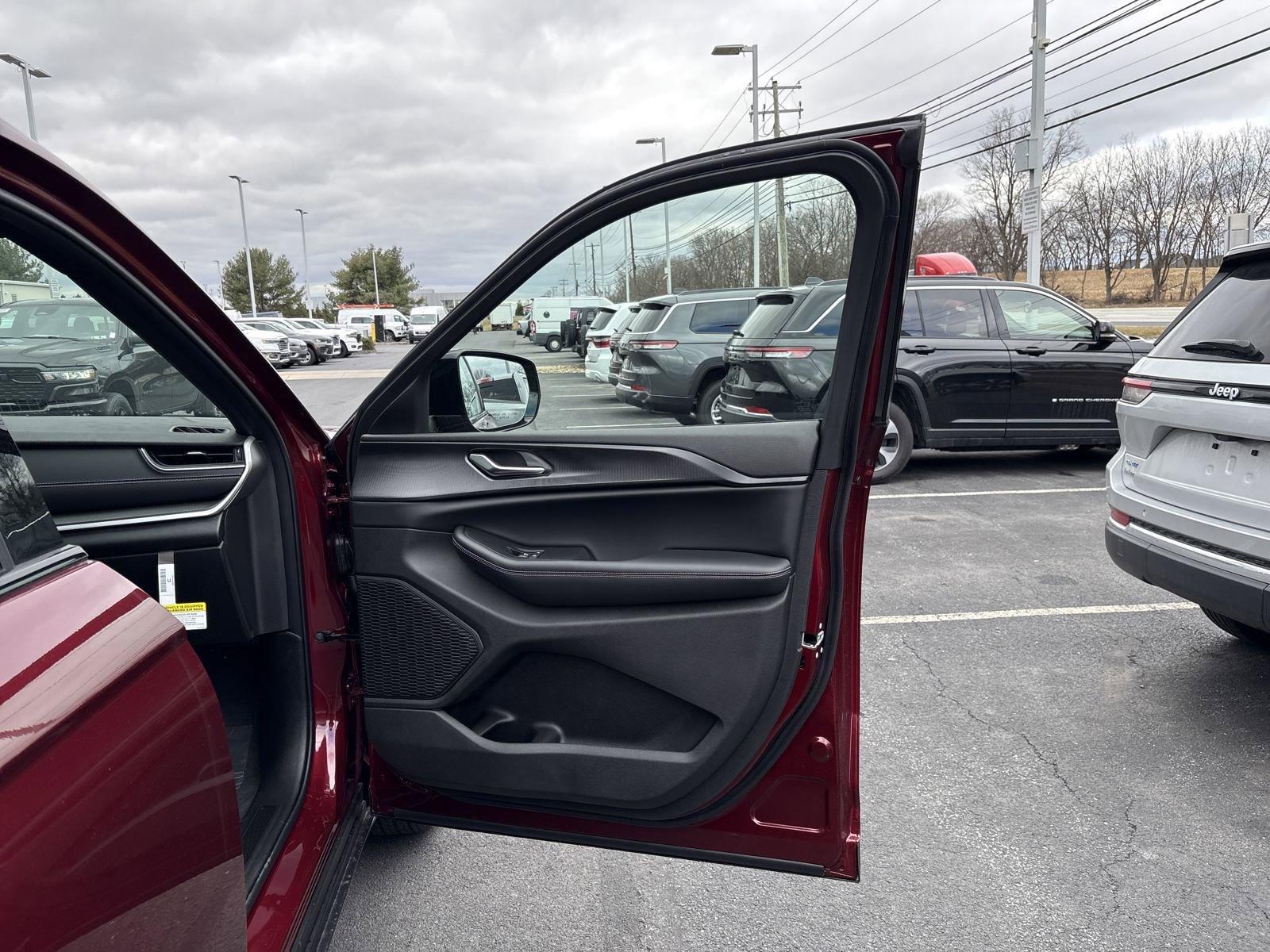 2025 Jeep Grand Cherokee L Vehicle Photo in Mechanicsburg, PA 17050-1707