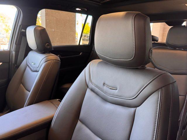 2025 Cadillac XT6 Vehicle Photo in DELRAY BEACH, FL 33483-3294