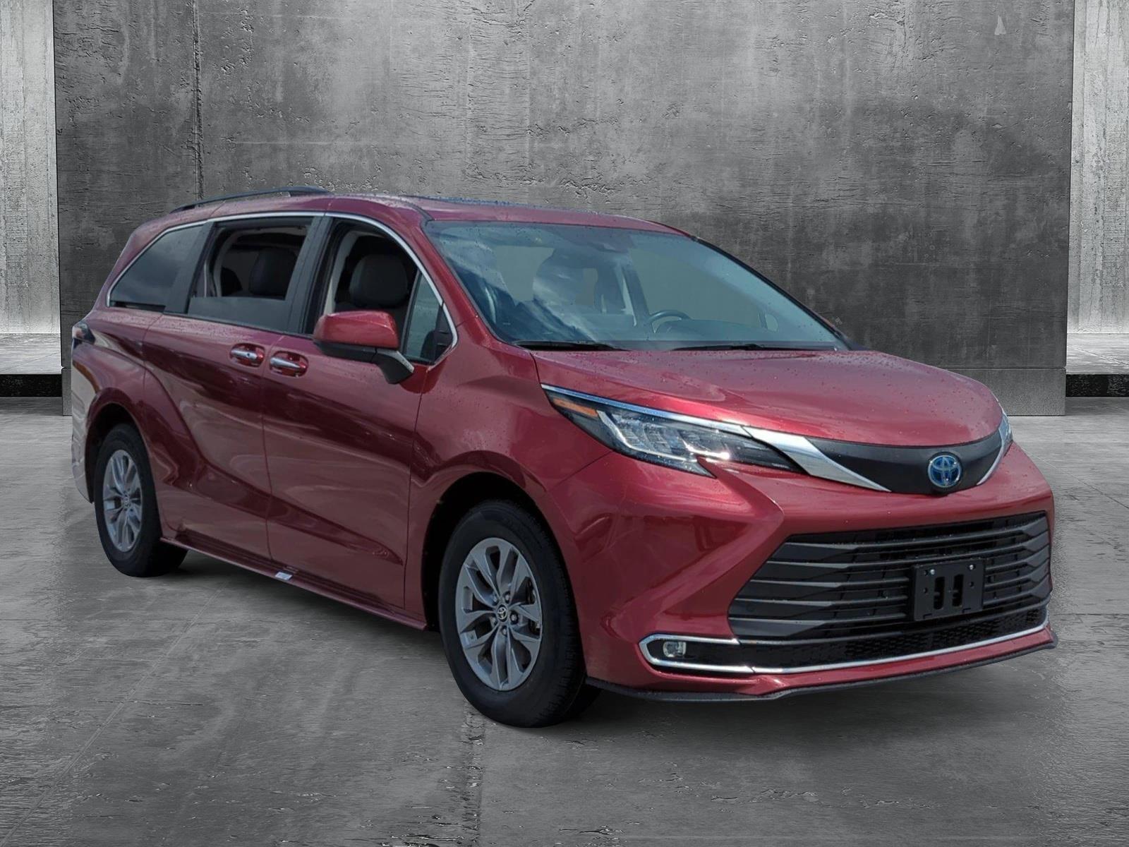 2023 Toyota Sienna Vehicle Photo in Ft. Myers, FL 33907