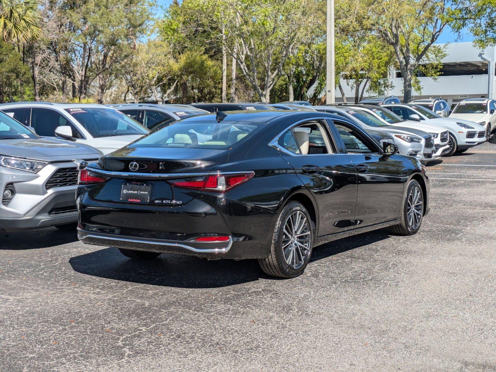 2024 Lexus ES 250 Vehicle Photo in Tampa, FL 33614
