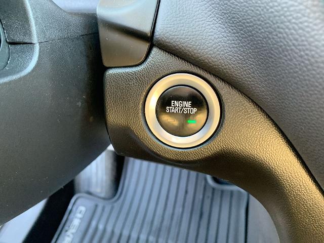 2022 Chevrolet Equinox Vehicle Photo in MOON TOWNSHIP, PA 15108-2571