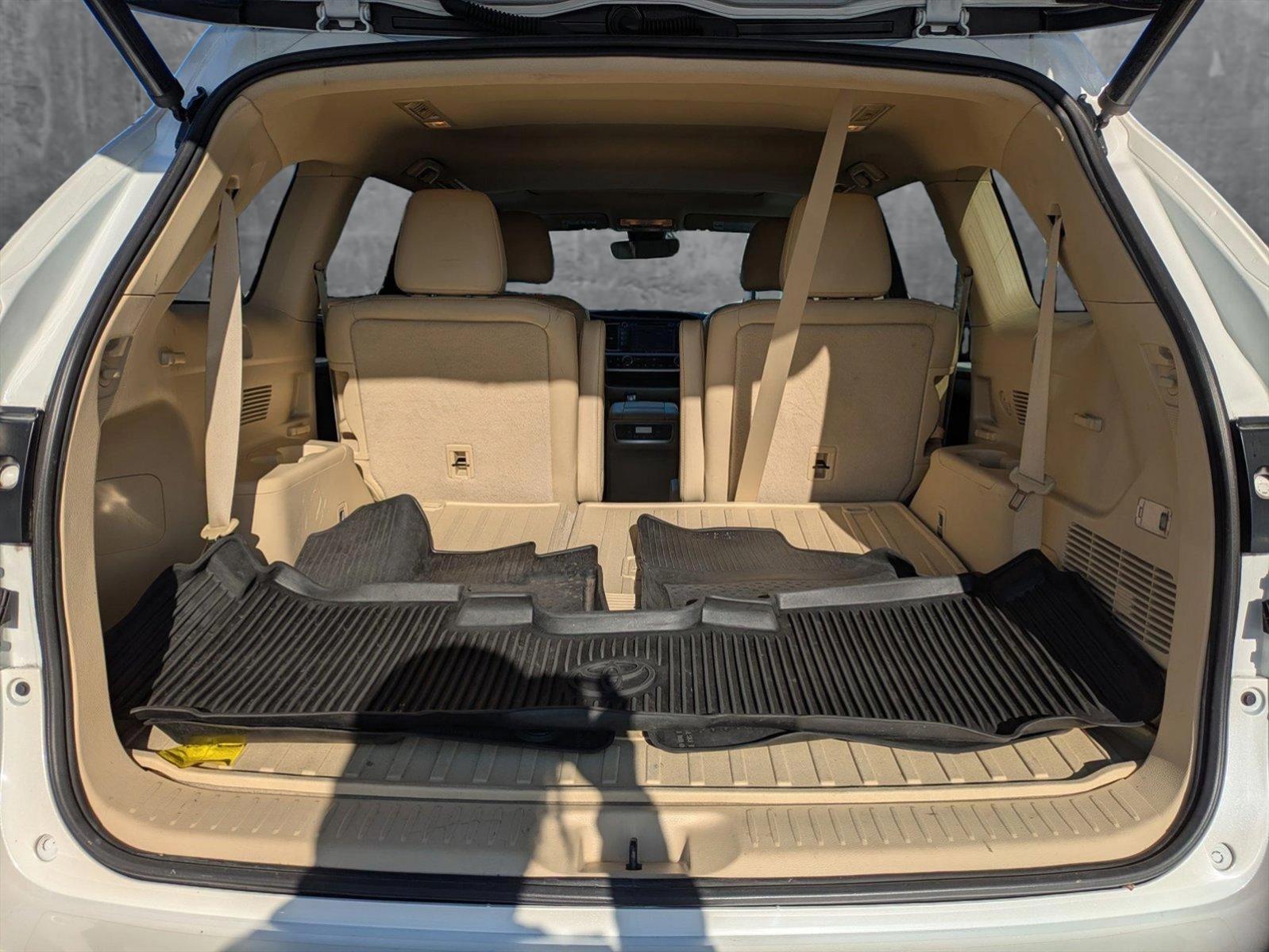 2019 Toyota Highlander Vehicle Photo in LAUREL, MD 20707-4697