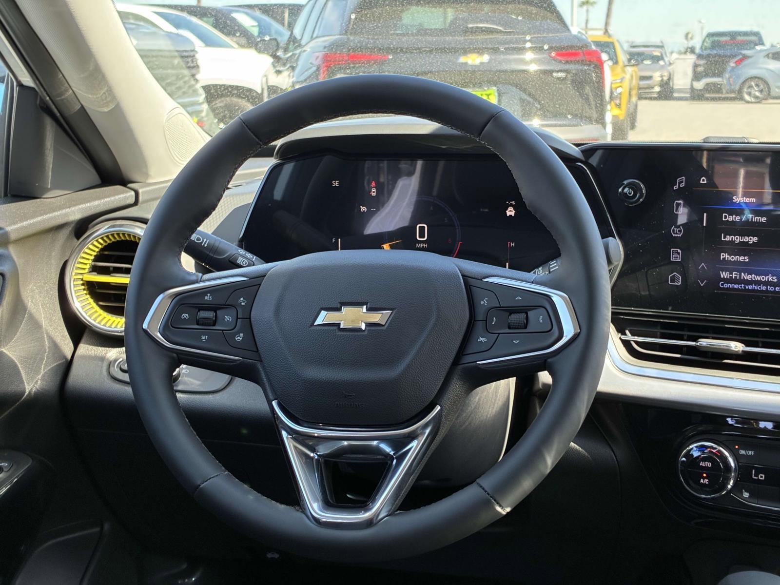 2025 Chevrolet Trax Vehicle Photo in LOS ANGELES, CA 90007-3794