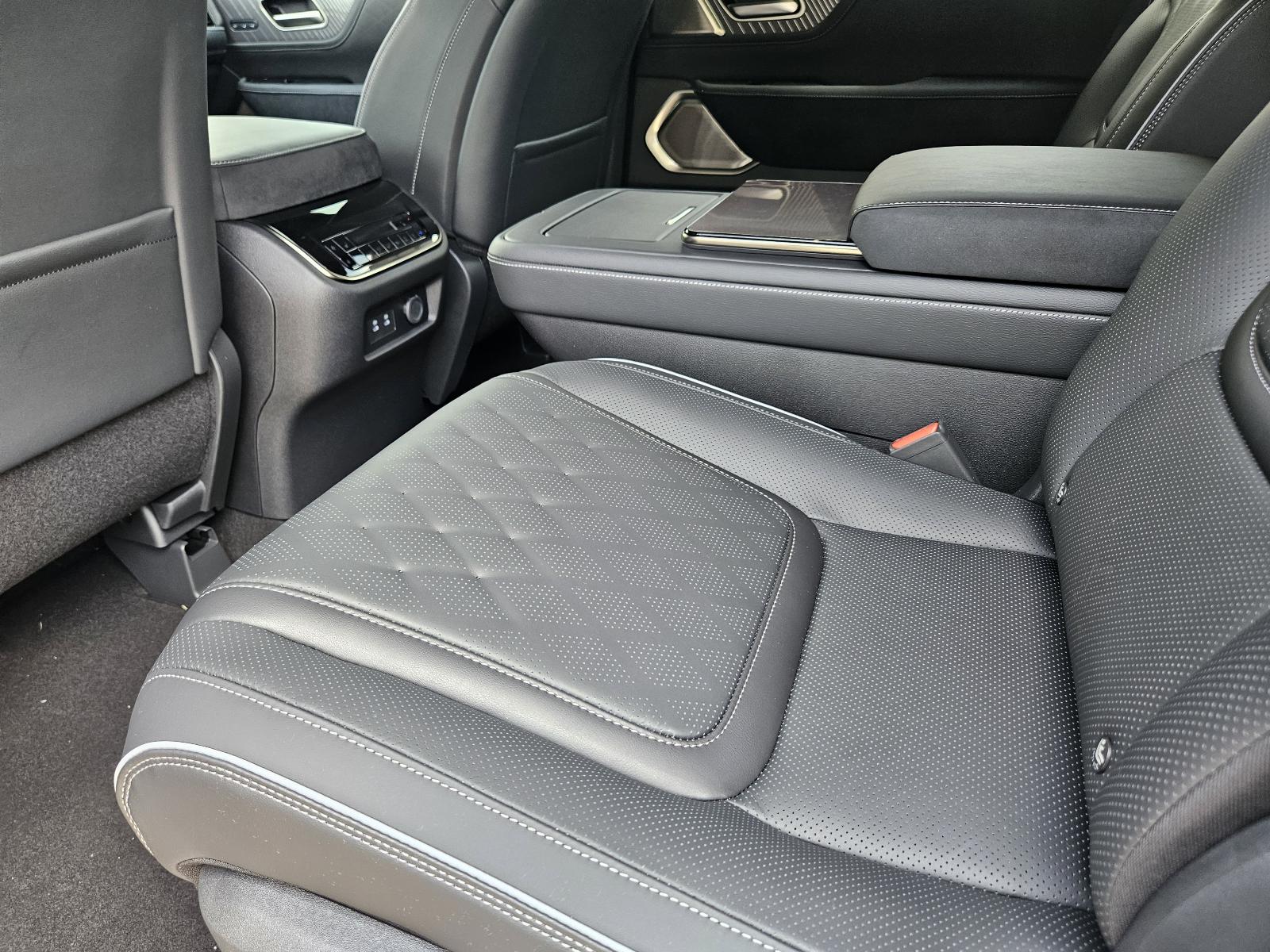 2025 INFINITI QX80 Vehicle Photo in Fort Worth, TX 76132