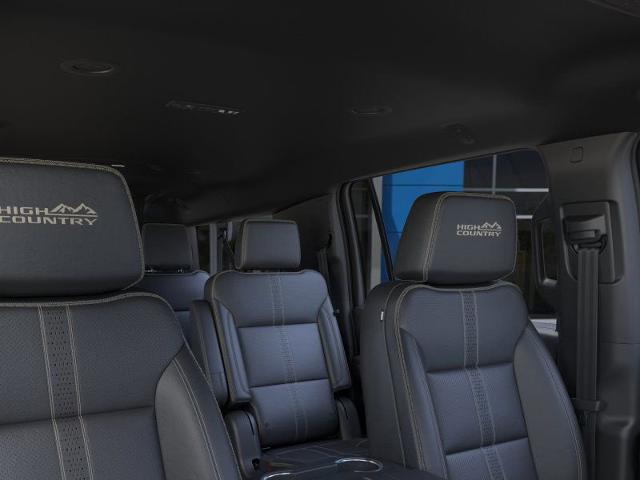 2025 Chevrolet Suburban Vehicle Photo in EVERETT, WA 98203-5662