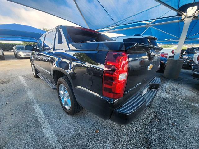 2013 Chevrolet Avalanche Vehicle Photo in DENTON, TX 76210-9321