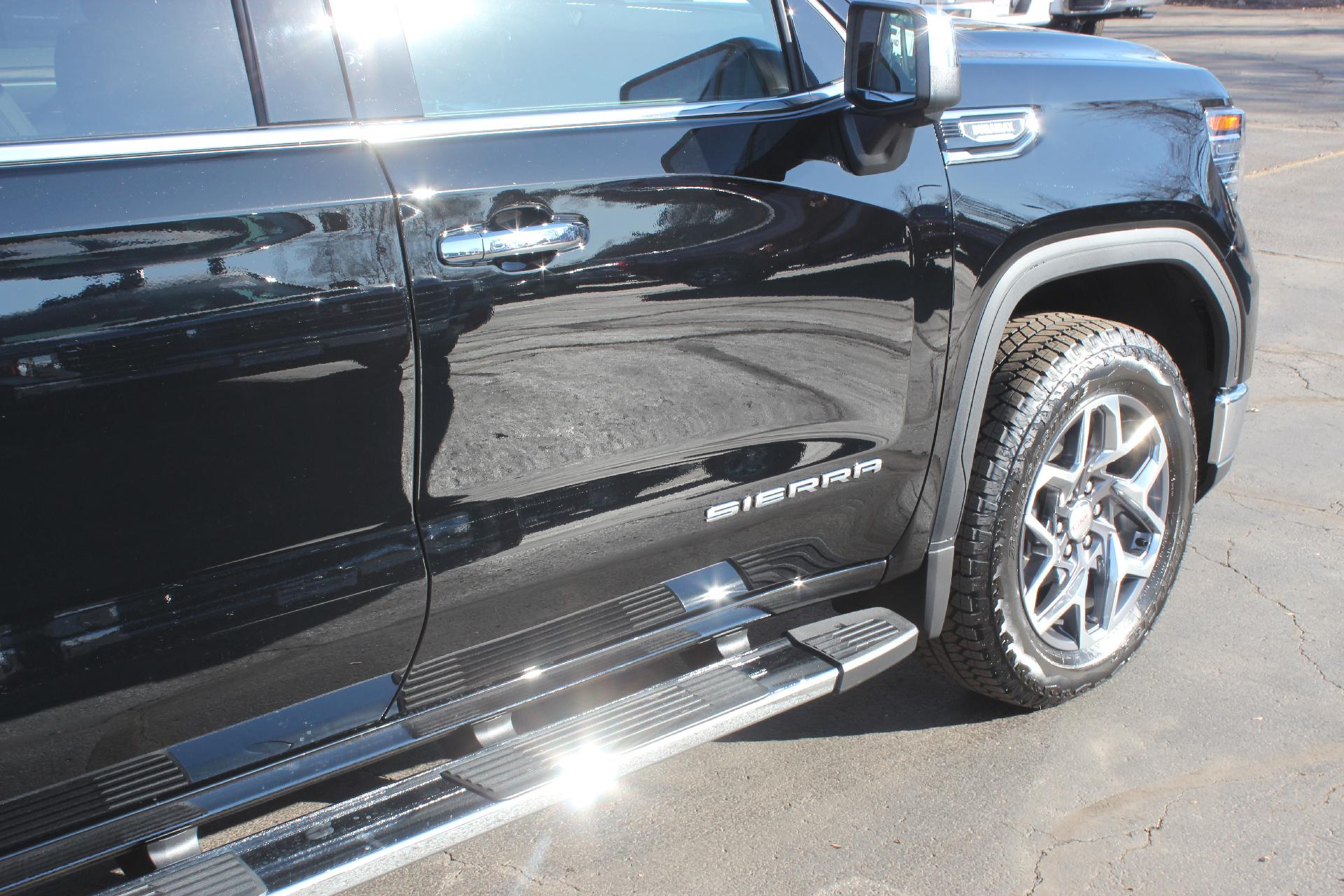 2025 GMC Sierra 1500 Vehicle Photo in AURORA, CO 80012-4011
