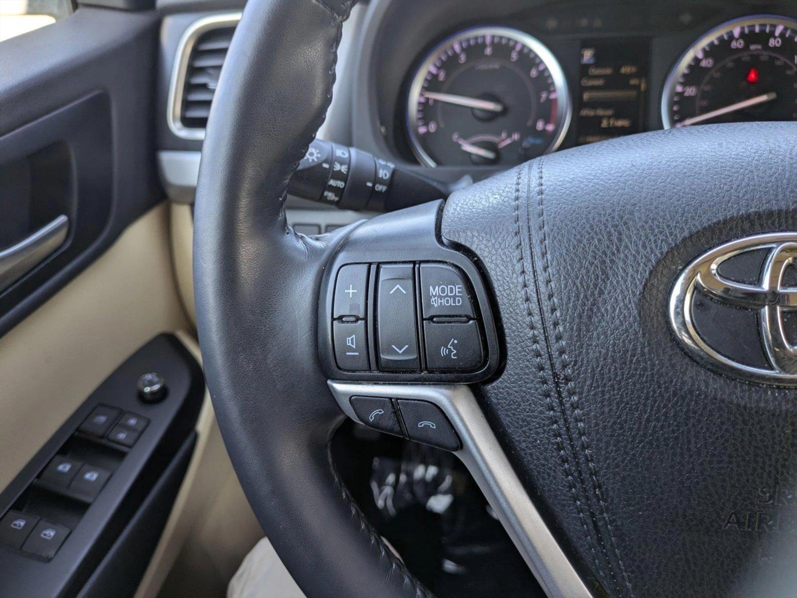 2019 Toyota Highlander Vehicle Photo in LAUREL, MD 20707-4697