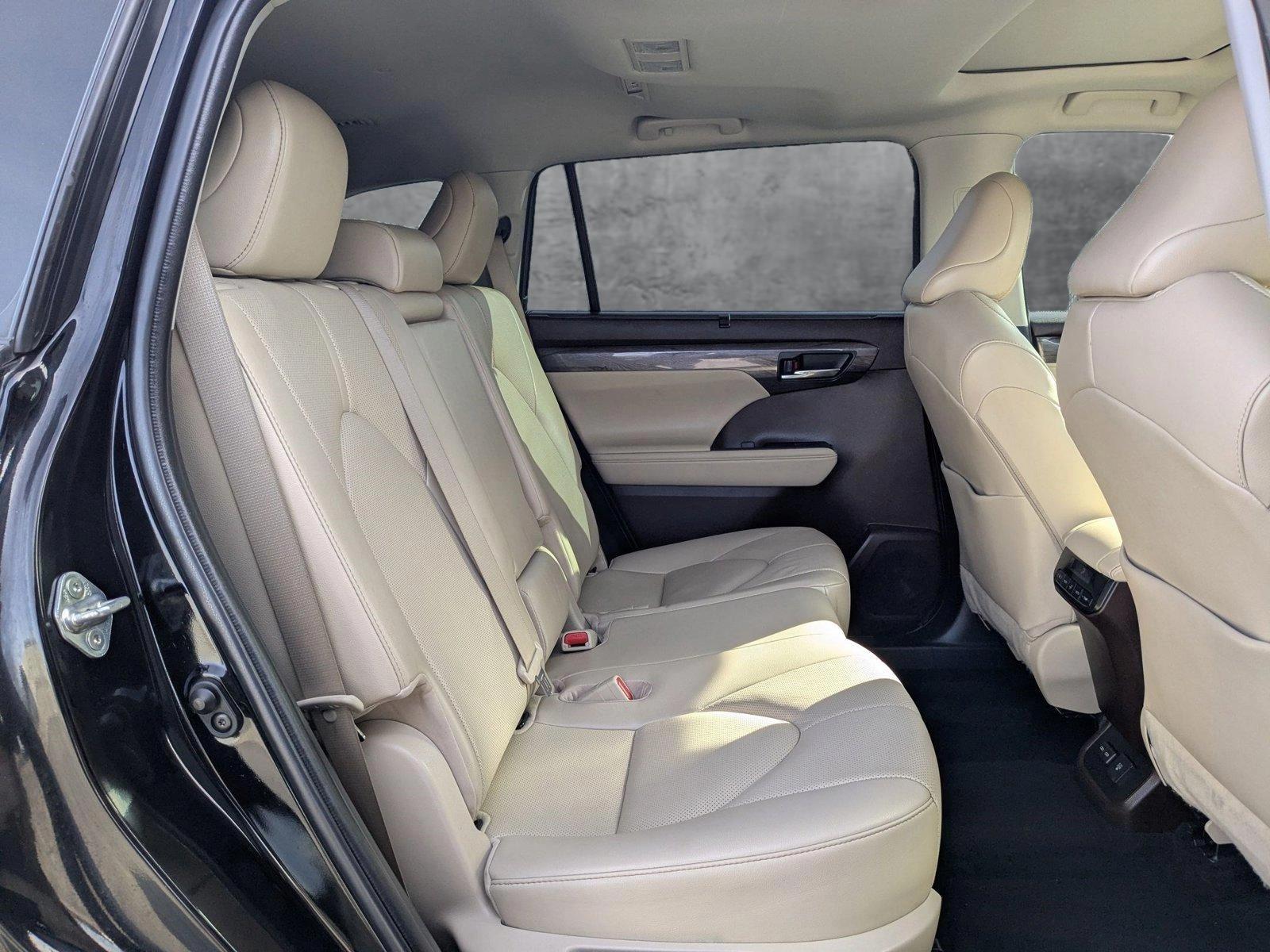 2022 Toyota Highlander Vehicle Photo in Spokane, WA 99201