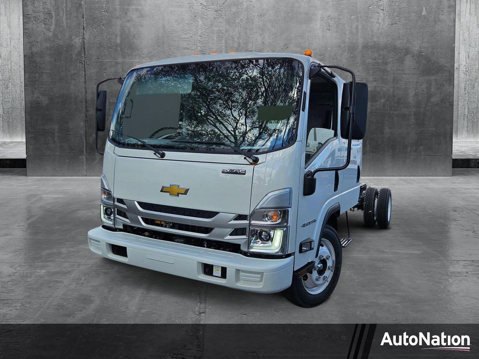 2025 Chevrolet Low Cab Forward 4500 Vehicle Photo in GREENACRES, FL 33463-3207