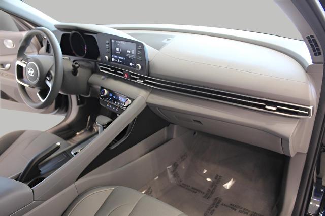 2022 Hyundai ELANTRA Vehicle Photo in Green Bay, WI 54304