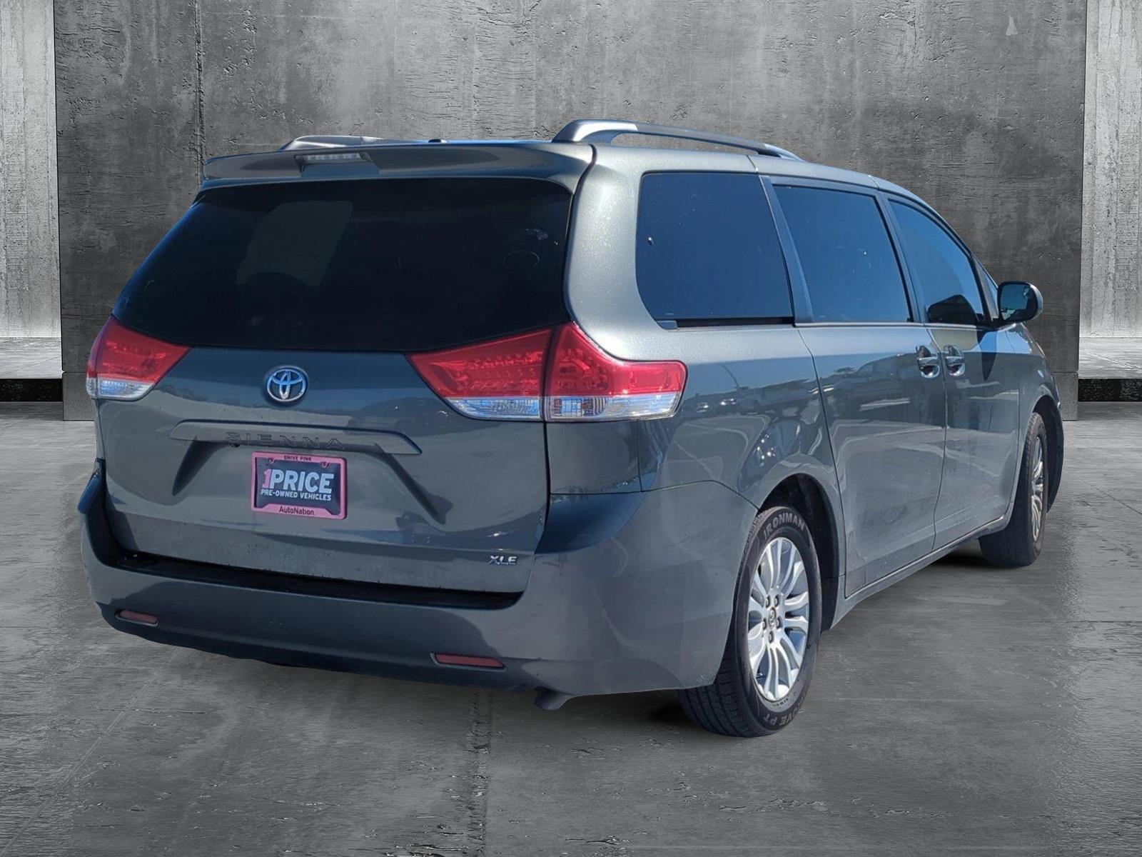 2013 Toyota Sienna Vehicle Photo in Ft. Myers, FL 33907