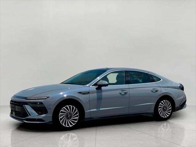 2025 Hyundai SONATA Hybrid Vehicle Photo in Green Bay, WI 54304