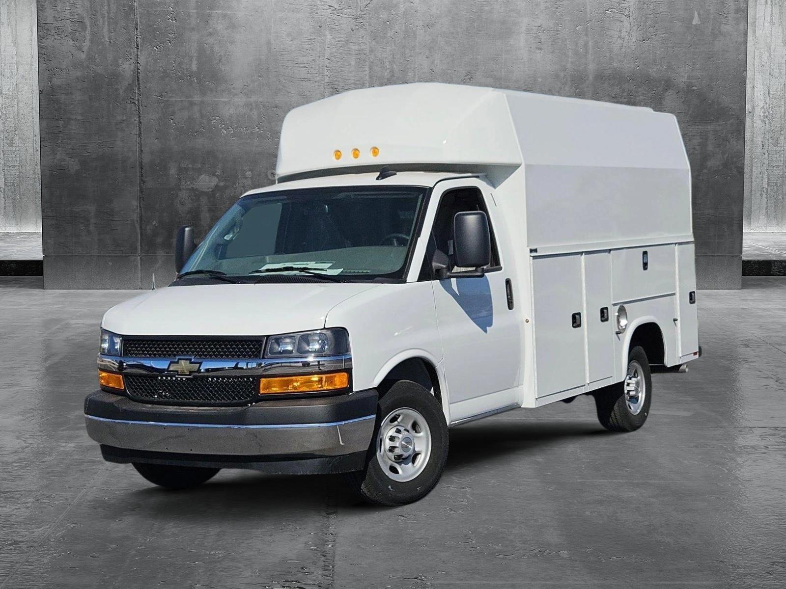 2024 Chevrolet Express Cutaway 3500 Vehicle Photo in GILBERT, AZ 85297-0446