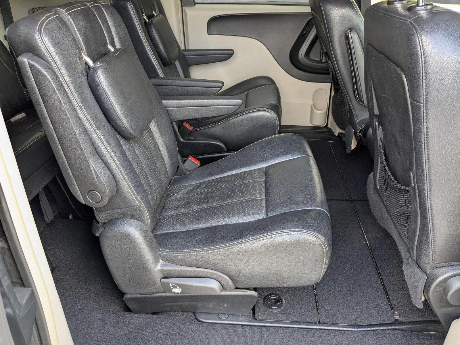 2012 Chrysler Town & Country Vehicle Photo in PEMBROKE PINES, FL 33024-6534