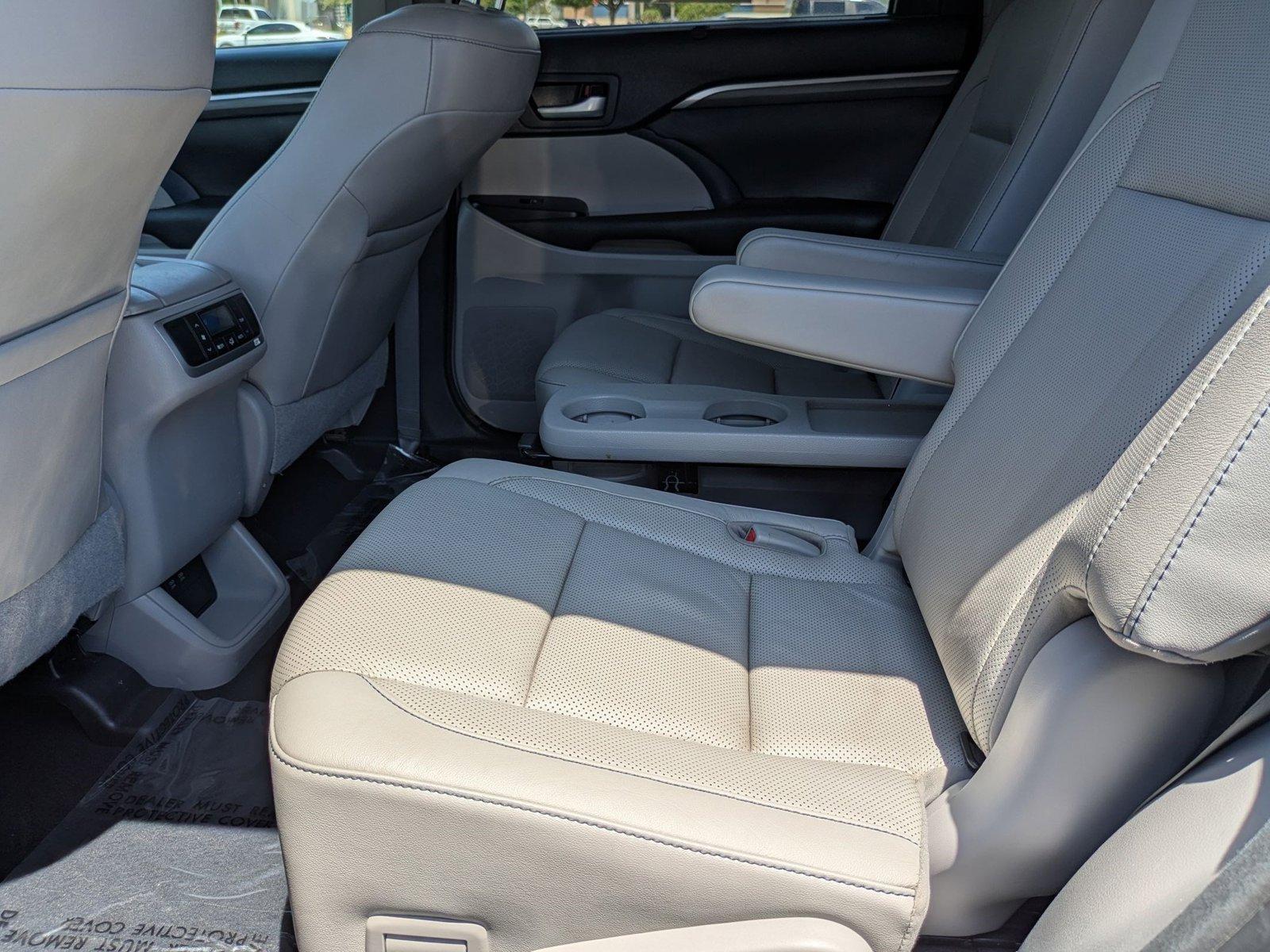 2017 Toyota Highlander Vehicle Photo in Clearwater, FL 33765