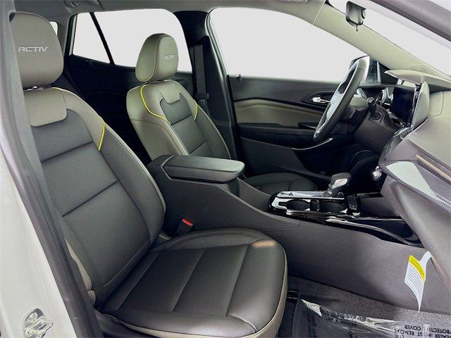 2025 Chevrolet Trax Vehicle Photo in PUYALLUP, WA 98371-4149