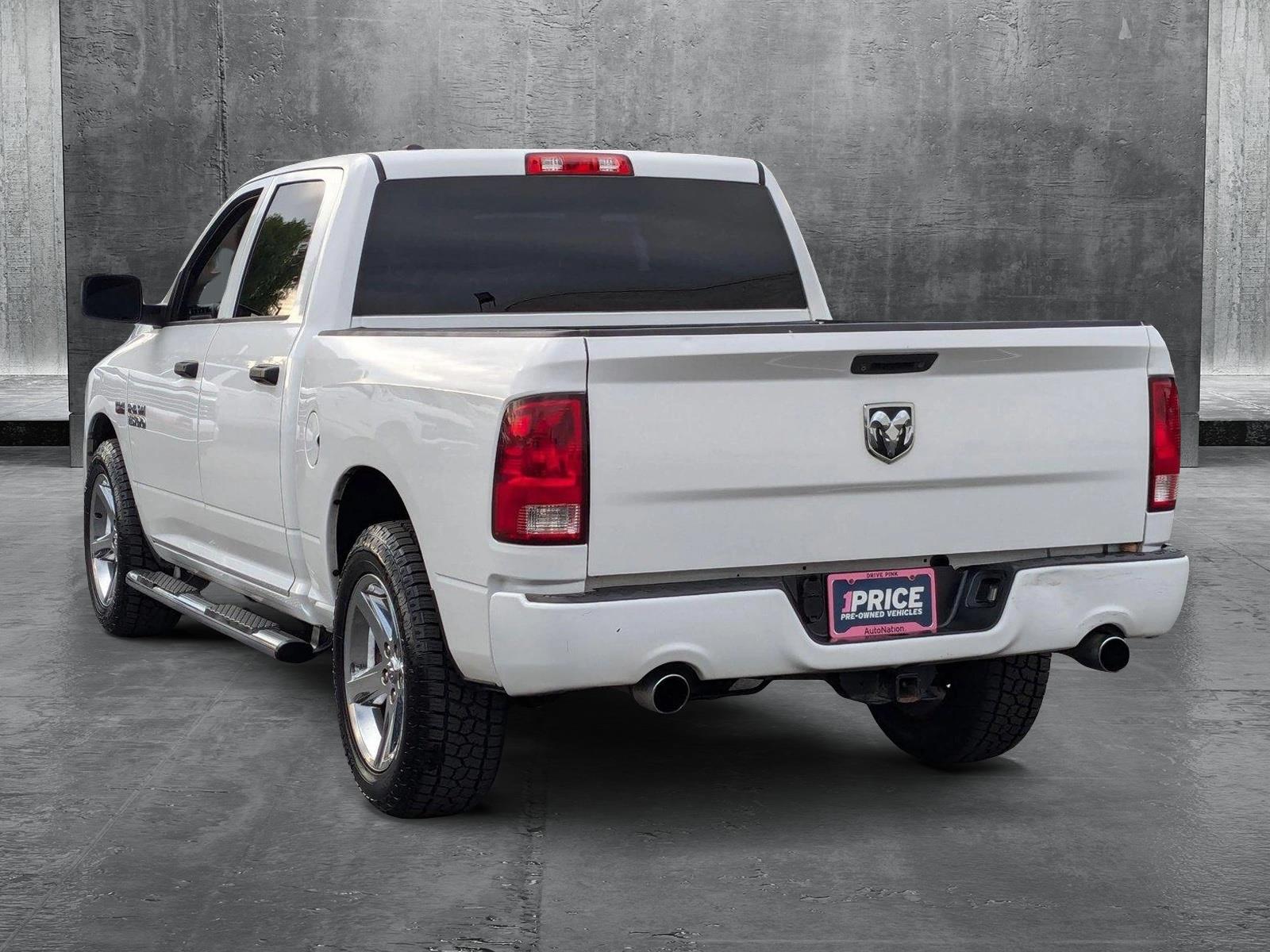 2015 Ram 1500 Vehicle Photo in VALENCIA, CA 91355-1705