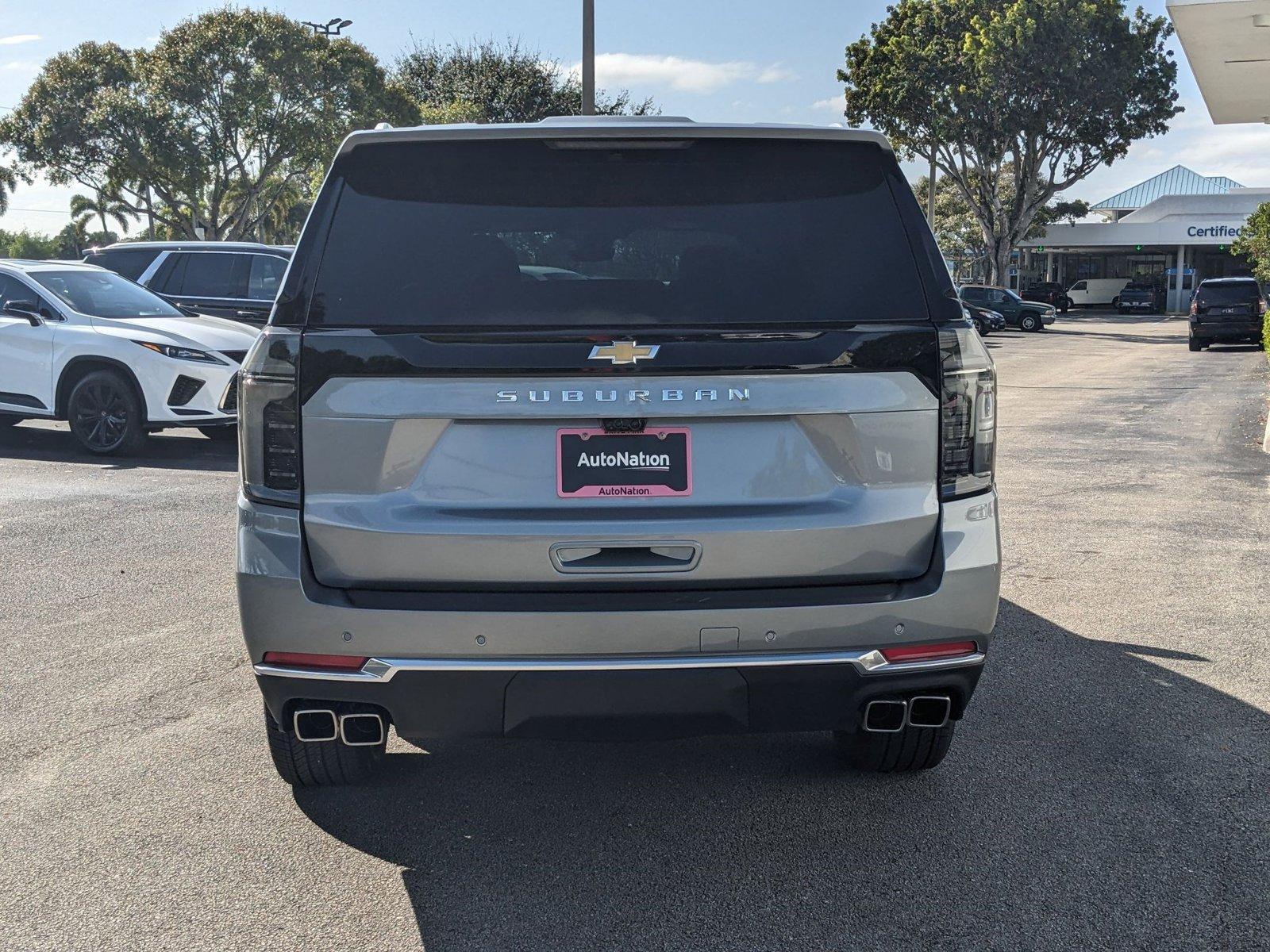 2025 Chevrolet Suburban Vehicle Photo in GREENACRES, FL 33463-3207